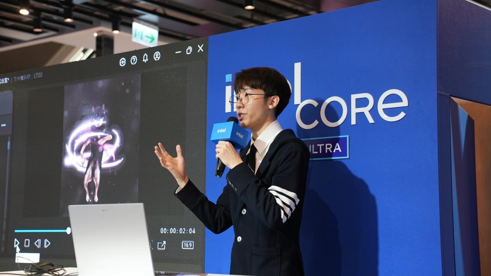 六指淵於 Intel Core Ultra 活動現場分享 AI 應用與接案團隊營運方法
